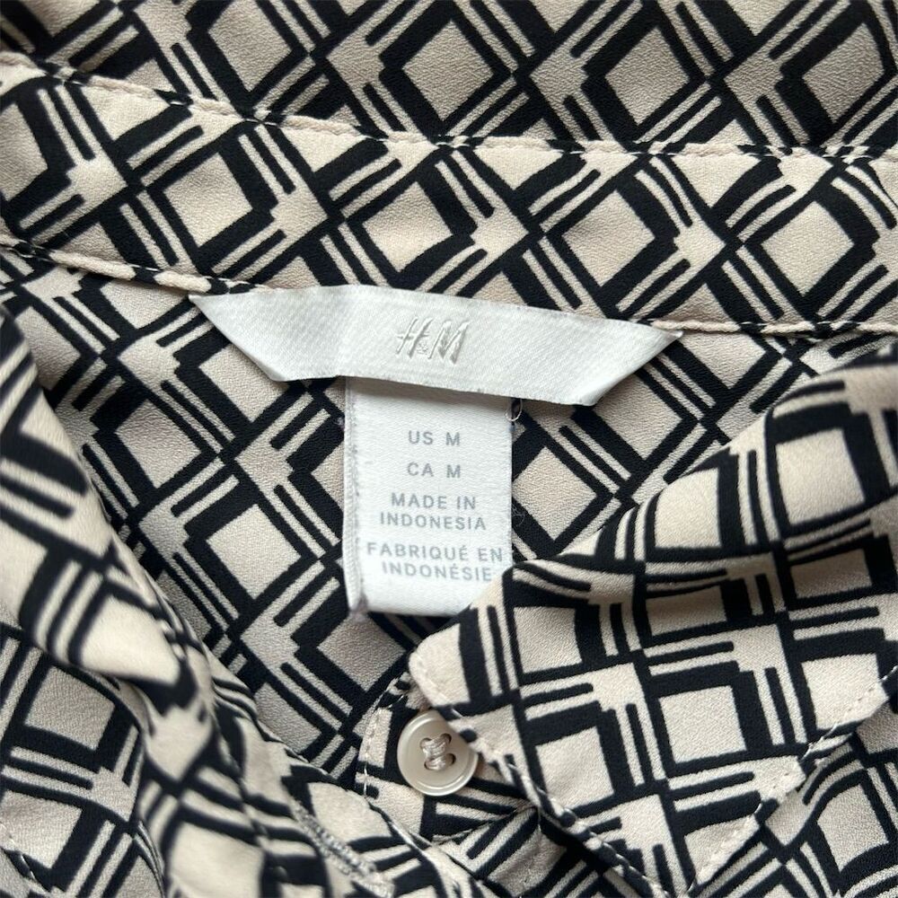 H&M Women's M Black & White Geometric Print Button-Up Blouse - Picture 4 of 12